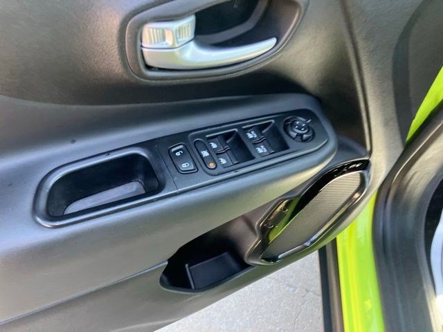 Used 2017 Jeep Renegade Altitude AWD/4WD image 10