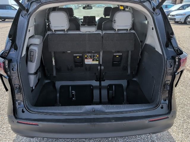 Used 2024 Toyota Sienna XLE image 21