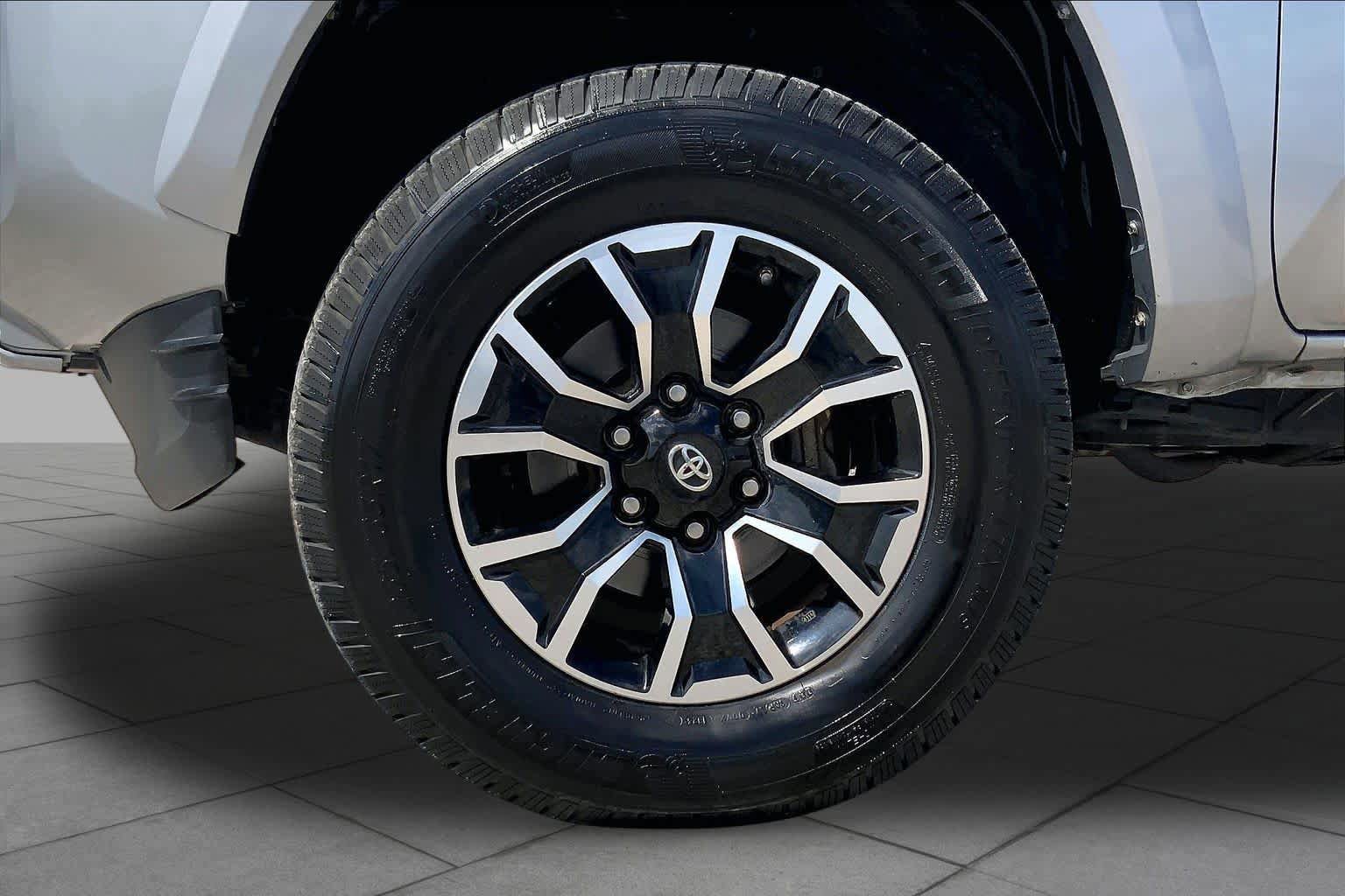 Used 2021 Toyota Tacoma TRD Sport w/ Technology Package RWD image 11