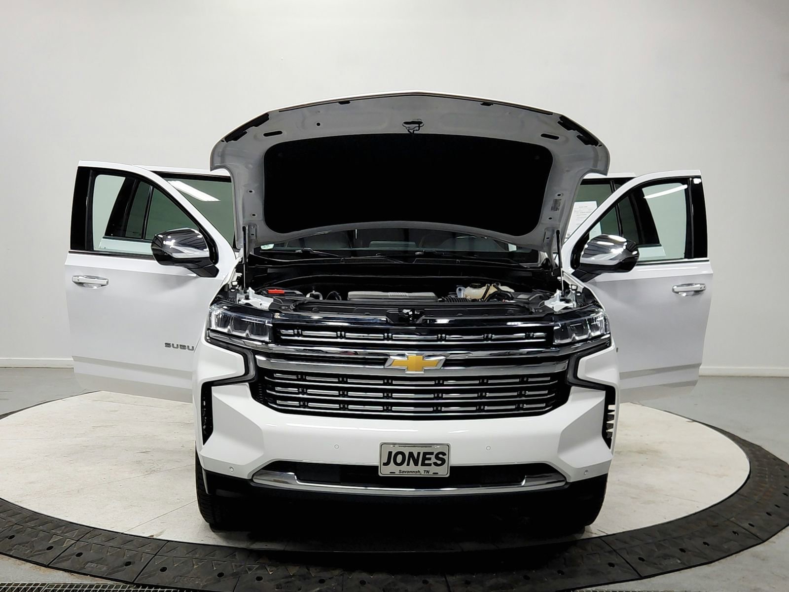Used 2023 Chevrolet Suburban Premier image 10