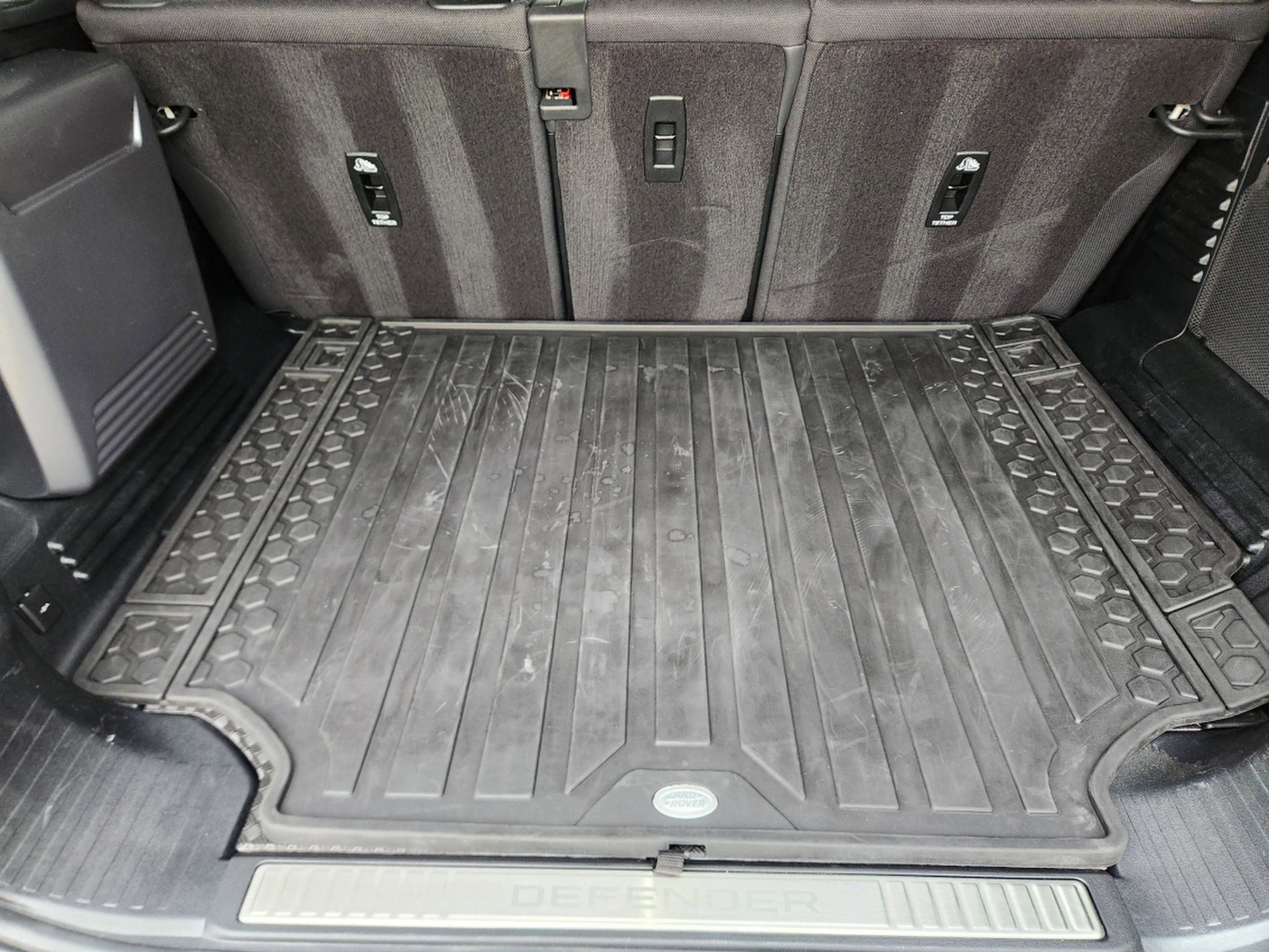 Used 2025 Land Rover Defender 110 image 29