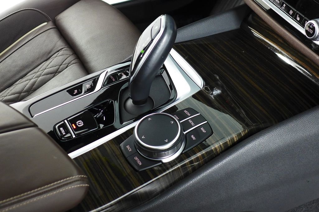 Certified 2023 BMW 530e w/ Premium Package image 15