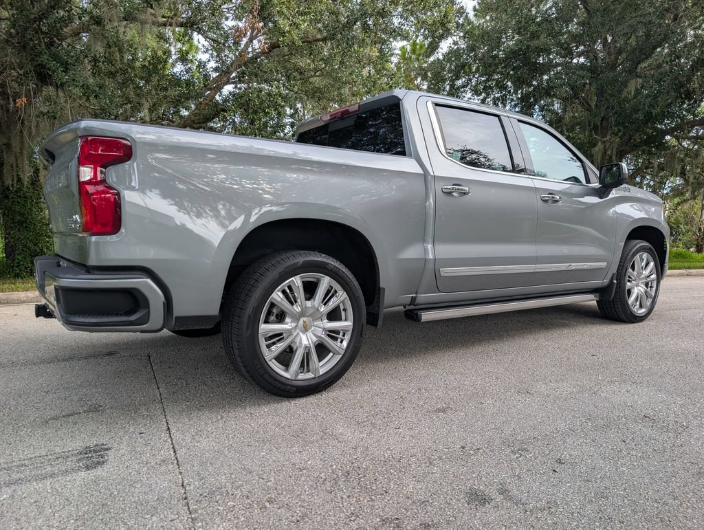 Used 2025 Chevrolet Silverado 1500 High Country AWD/4WD image 9