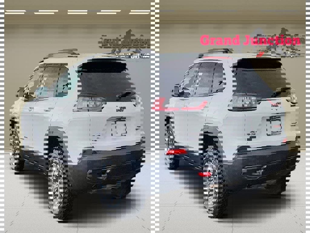 Used 2019 Jeep Cherokee Trailhawk w/ Cold Weather Group image 4