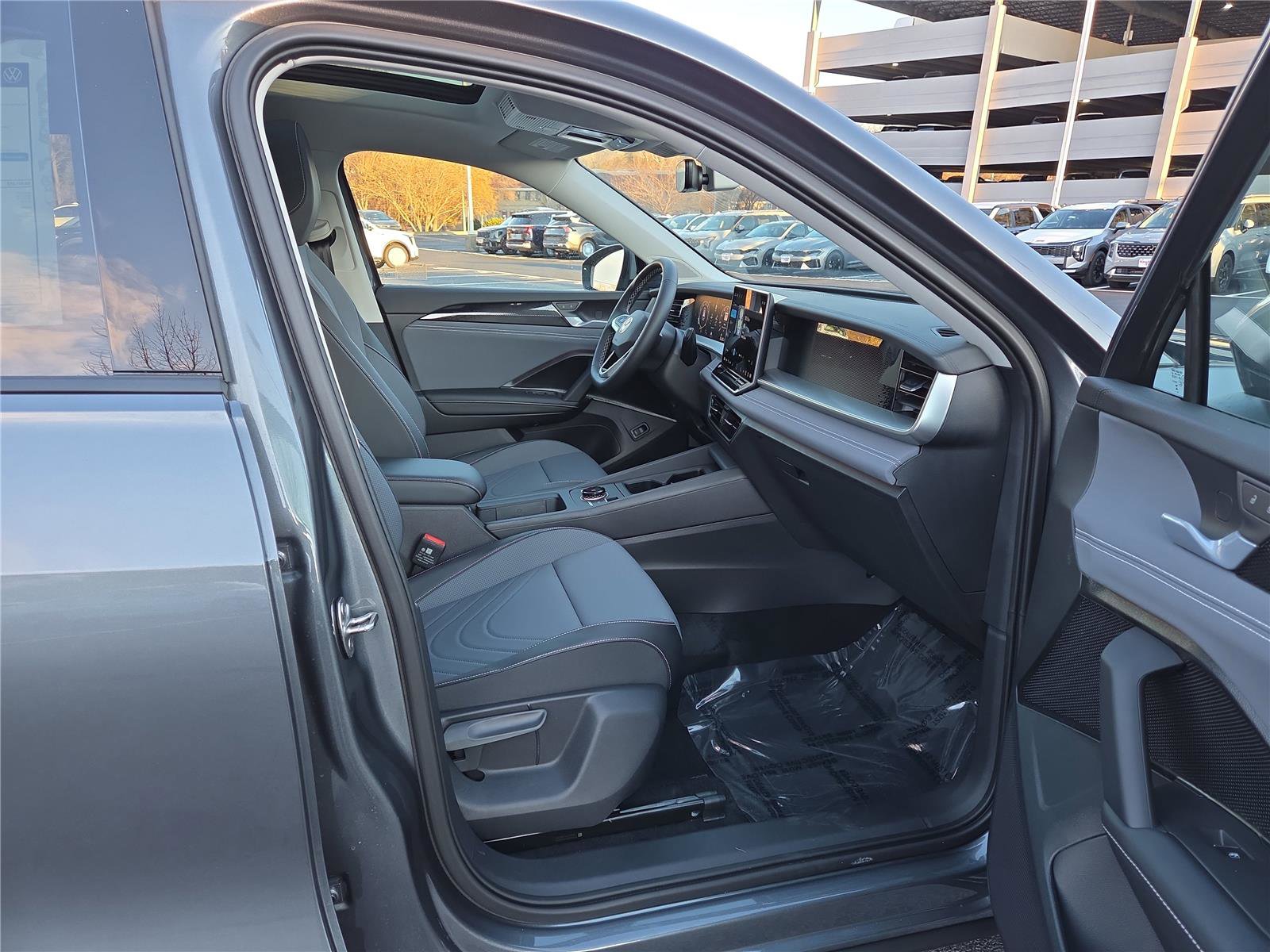 New 2026 Volkswagen Tiguan SE image 28