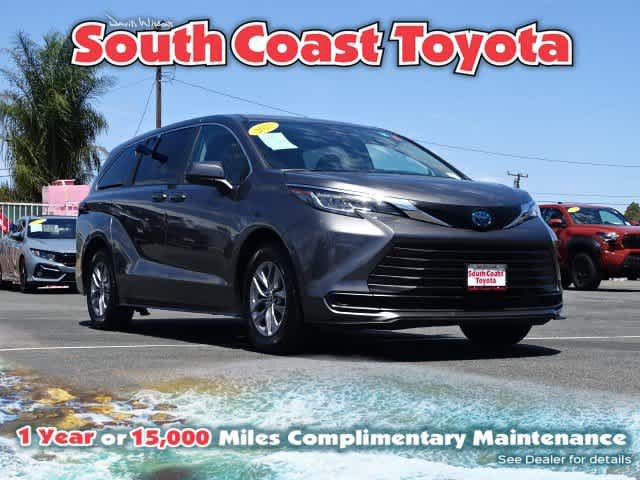 Used 2023 Toyota Sienna LE FWD image 1