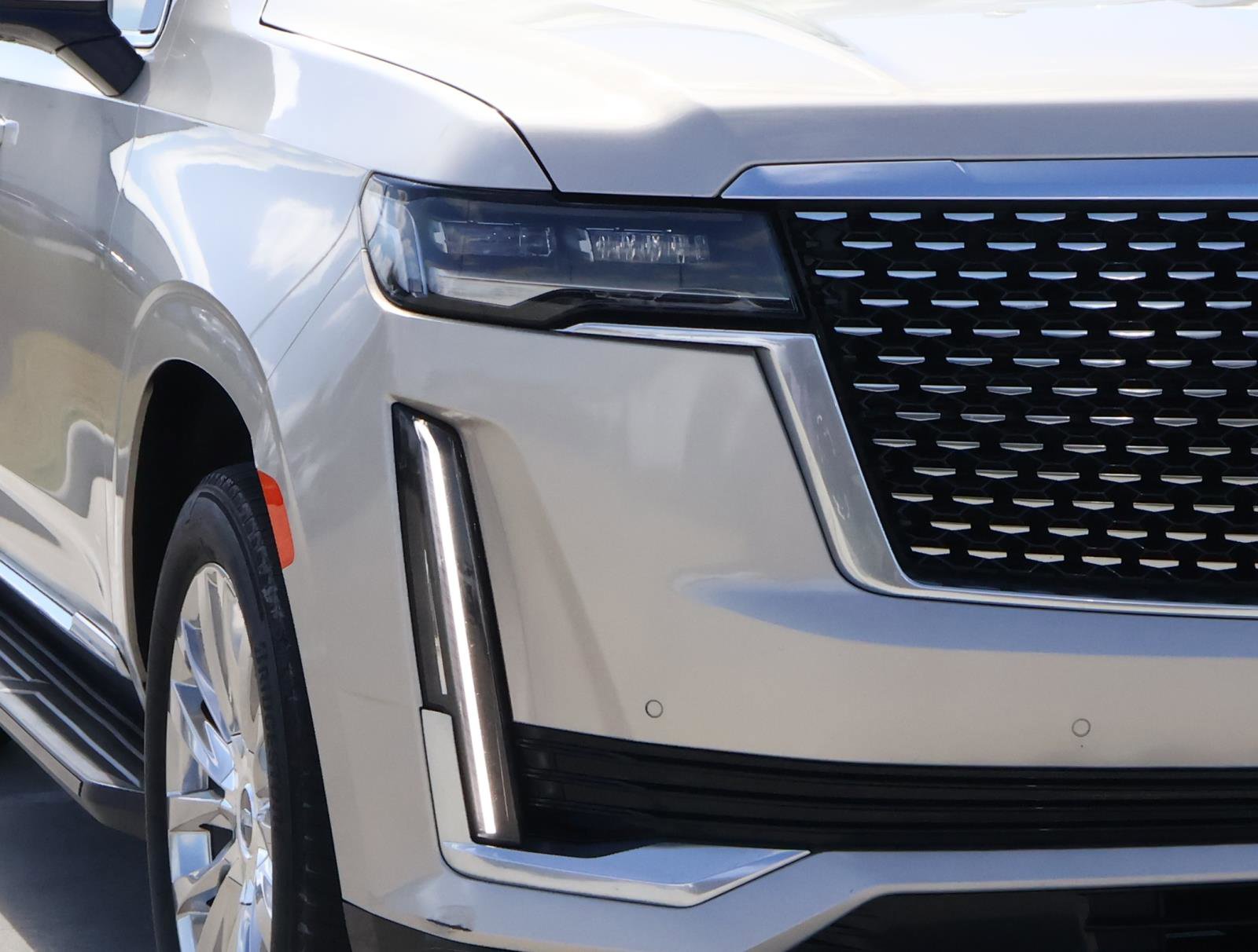 Used 2022 Cadillac Escalade Luxury w/ LPO, Floor Liner Package image 9