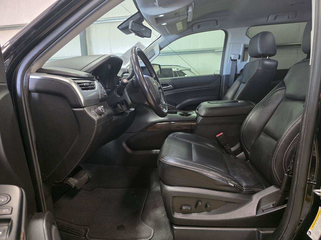 Used 2020 Chevrolet Suburban LS w/ Enhanced Driver Alert Package RWD image 9