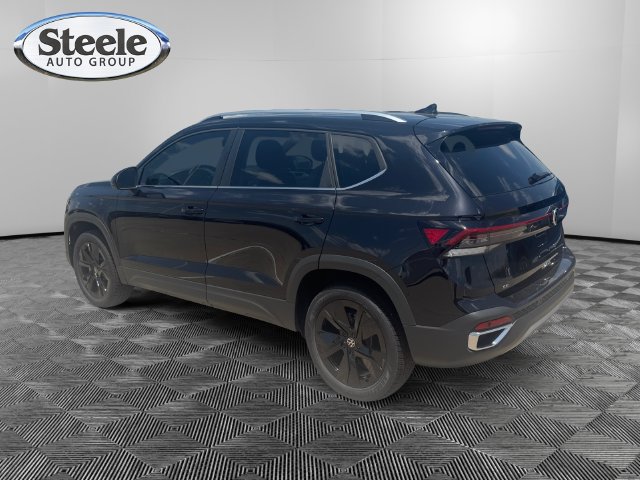 New 2026 Volkswagen Taos SE FWD image 3