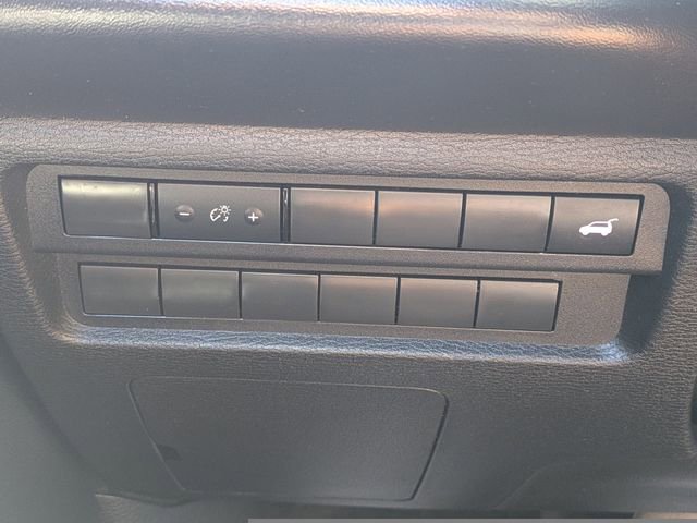 Used 2024 Mitsubishi Outlander SE image 25