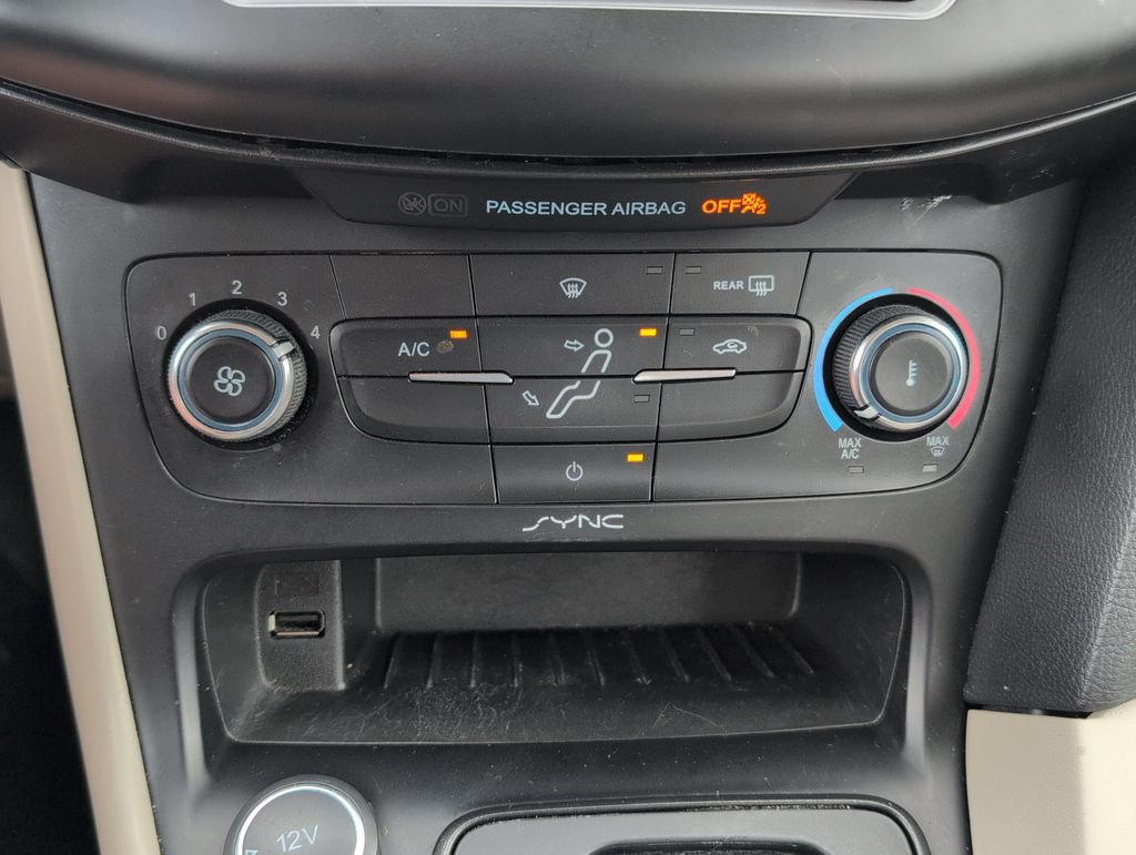 Used 2016 Ford Focus SE w/ SE Sport Package FWD image 18