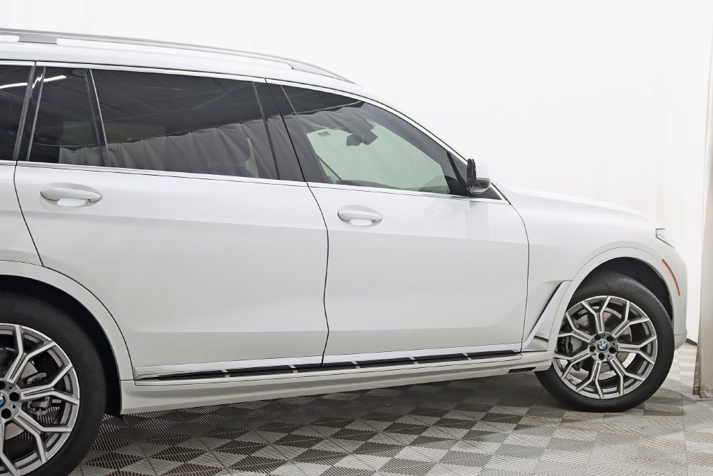 Used 2022 BMW X7 xDrive40i w/ Premium Package AWD/4WD image 10