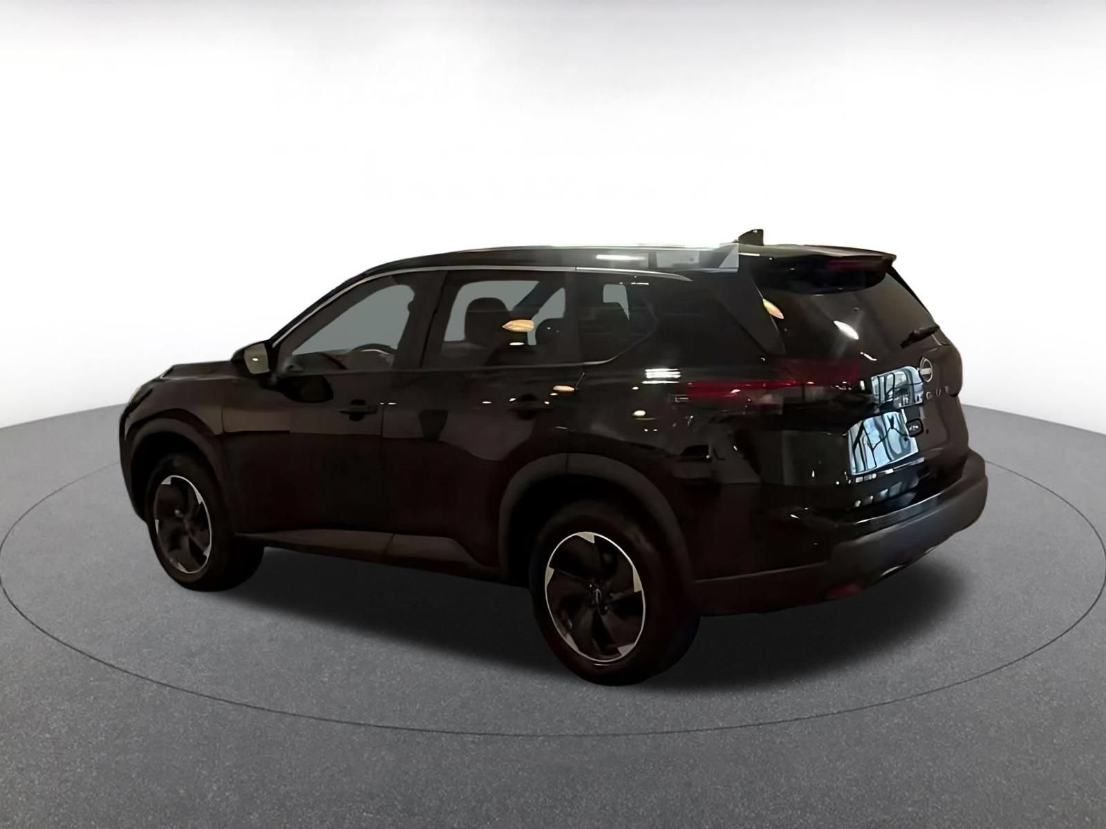 Used 2025 Nissan Rogue SV FWD image 9
