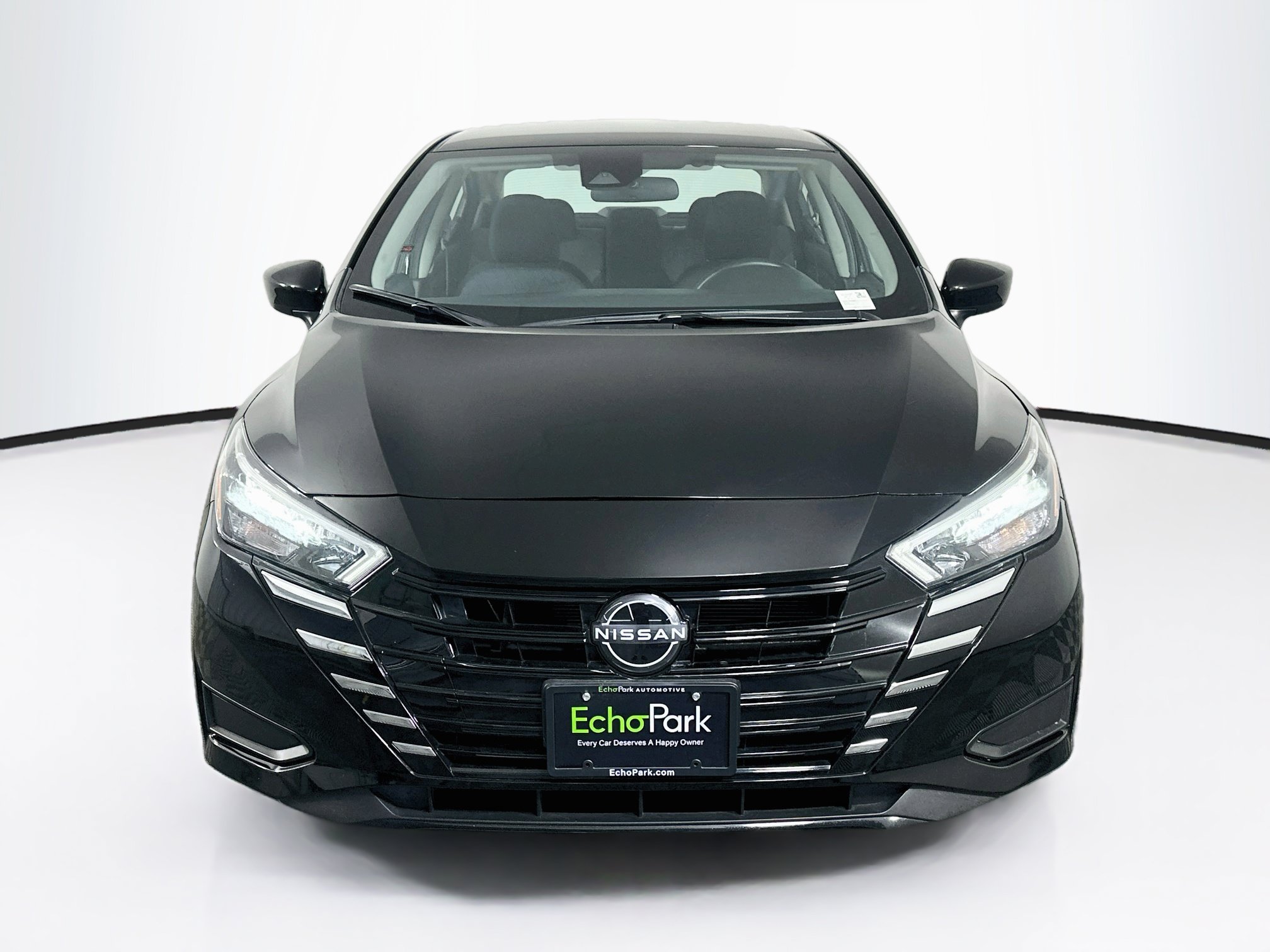 Used 2025 Nissan Versa SV FWD image 2