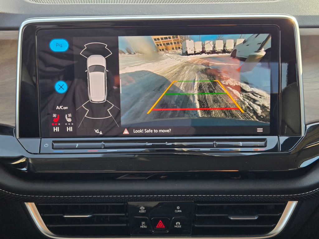 Used 2025 Volkswagen Atlas SE image 23