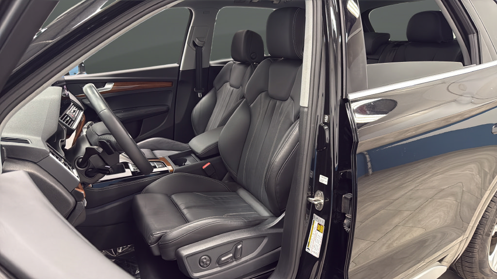 Used 2024 Audi Q5 e Premium Plus w/ Premium Plus Package AWD/4WD image 9
