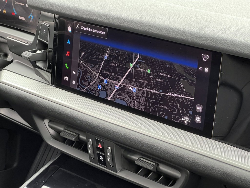 Used 2025 Porsche Cayenne image 33