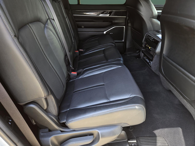 Used 2022 Jeep Wagoneer Series III RWD image 35
