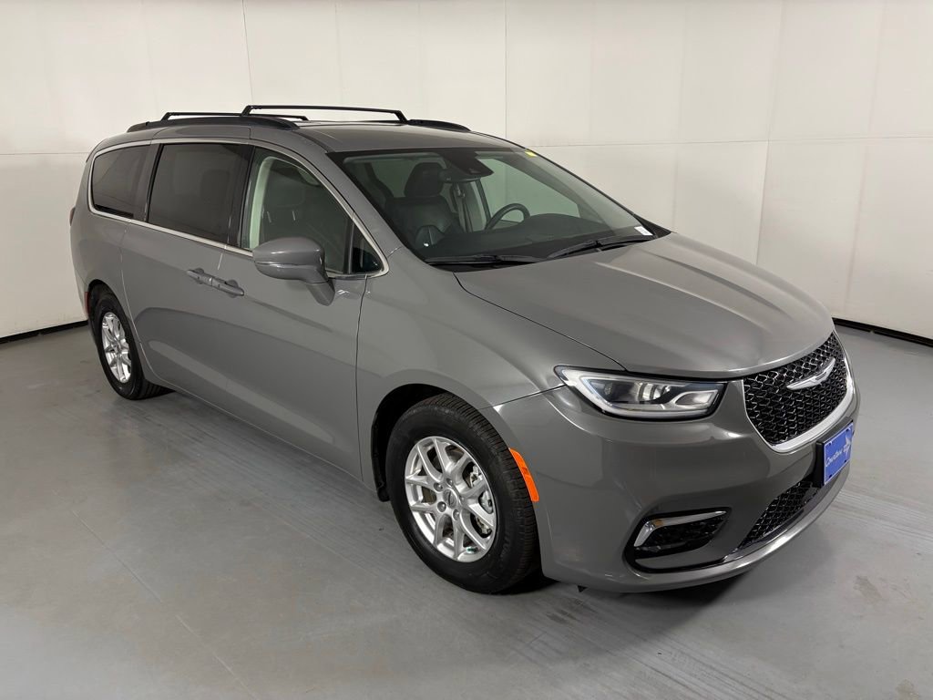 Used 2022 Chrysler Pacifica Touring-L image 2