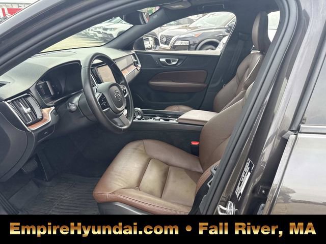Used 2025 Volvo V60 B5 Cross Country Plus AWD/4WD image 19