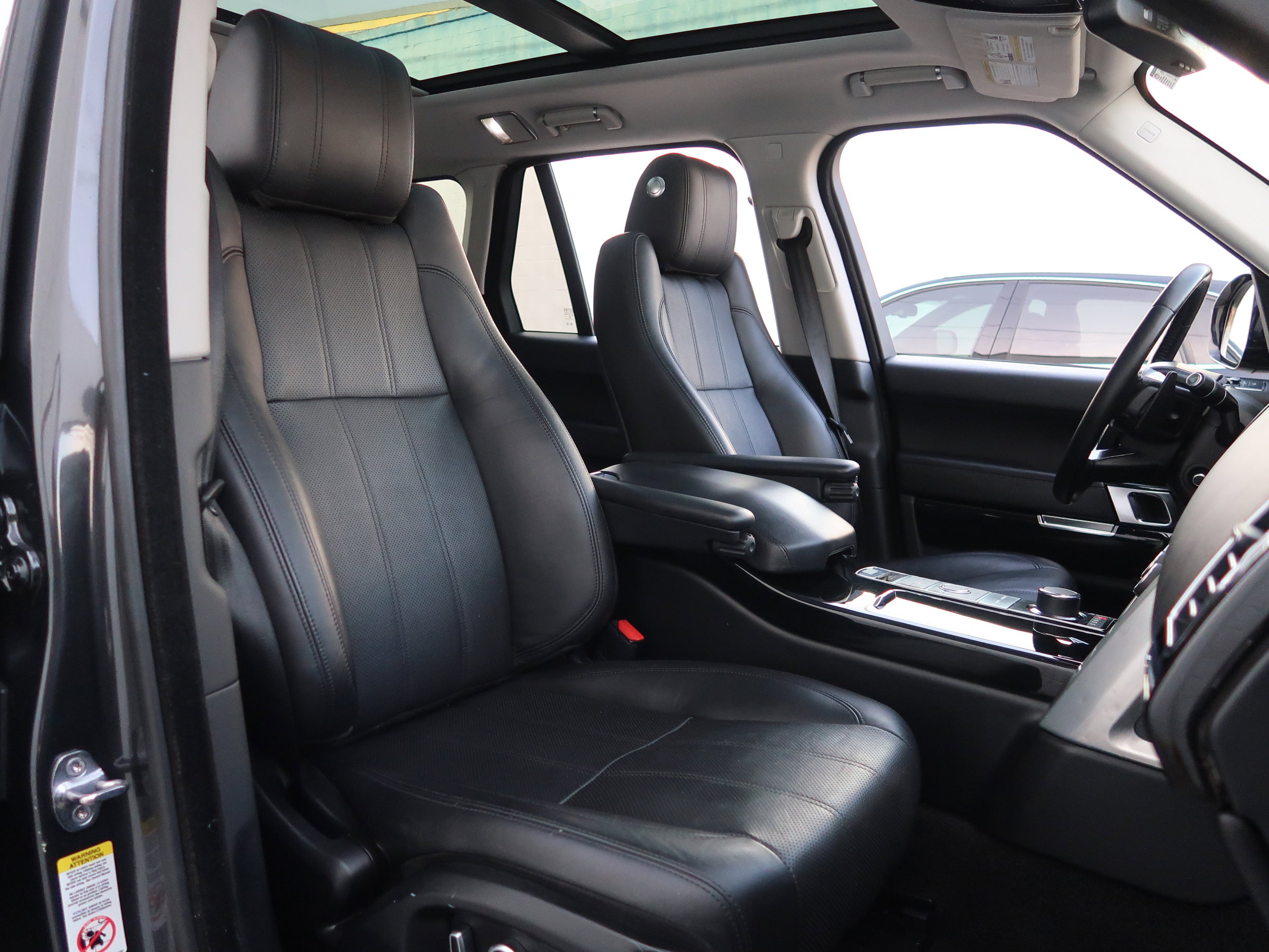 Used 2016 Land Rover Range Rover HSE image 13