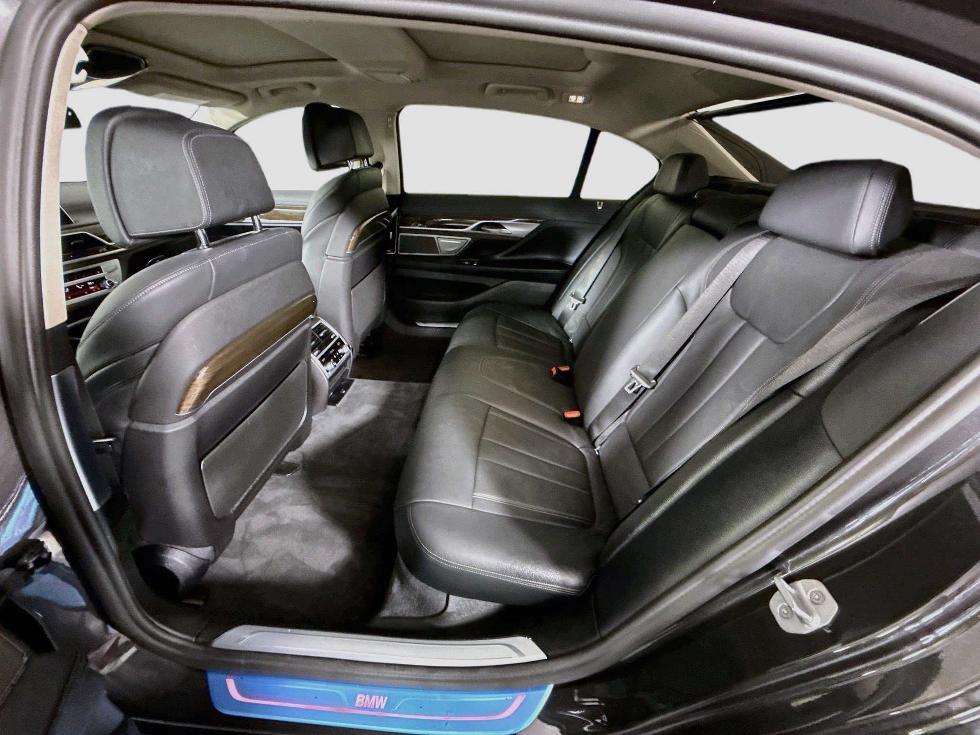 Used 2022 BMW 740i RWD image 25