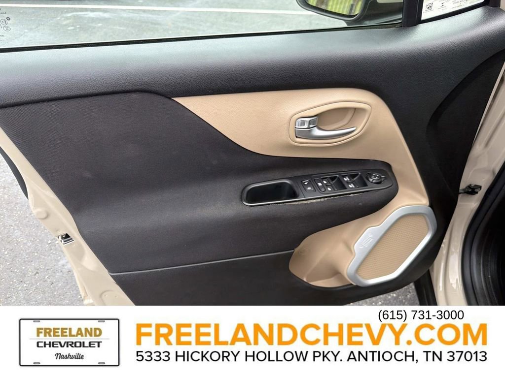 Used 2016 Jeep Renegade Latitude image 21