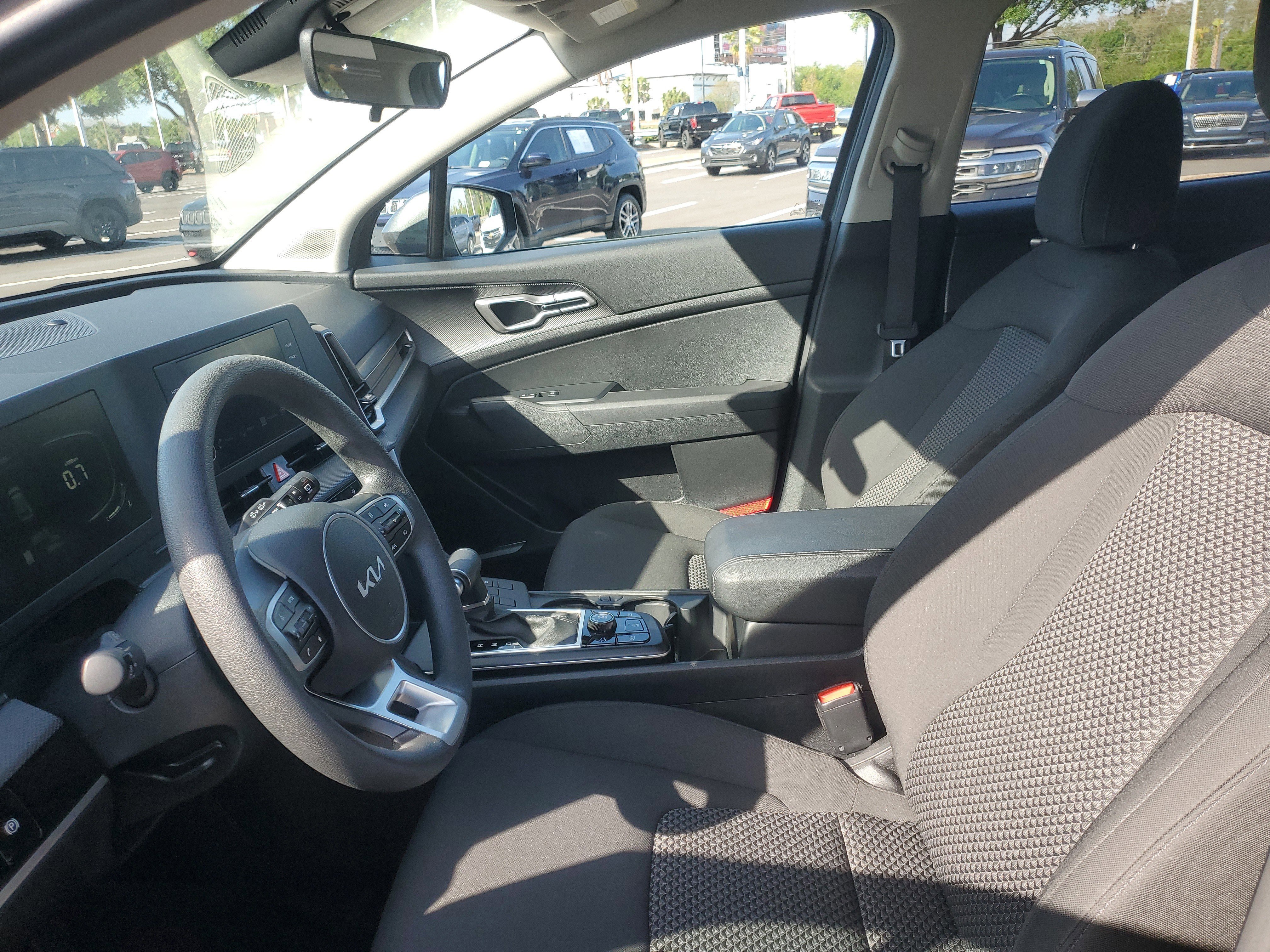 Used 2025 Kia Sportage LX image 13