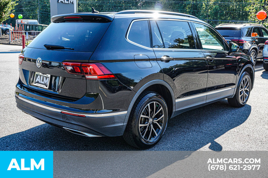 Used 2021 Volkswagen Tiguan SE w/ Panoramic Sunroof Package FWD image 5