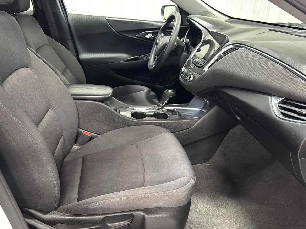 Used 2020 Chevrolet Malibu LT FWD image 9
