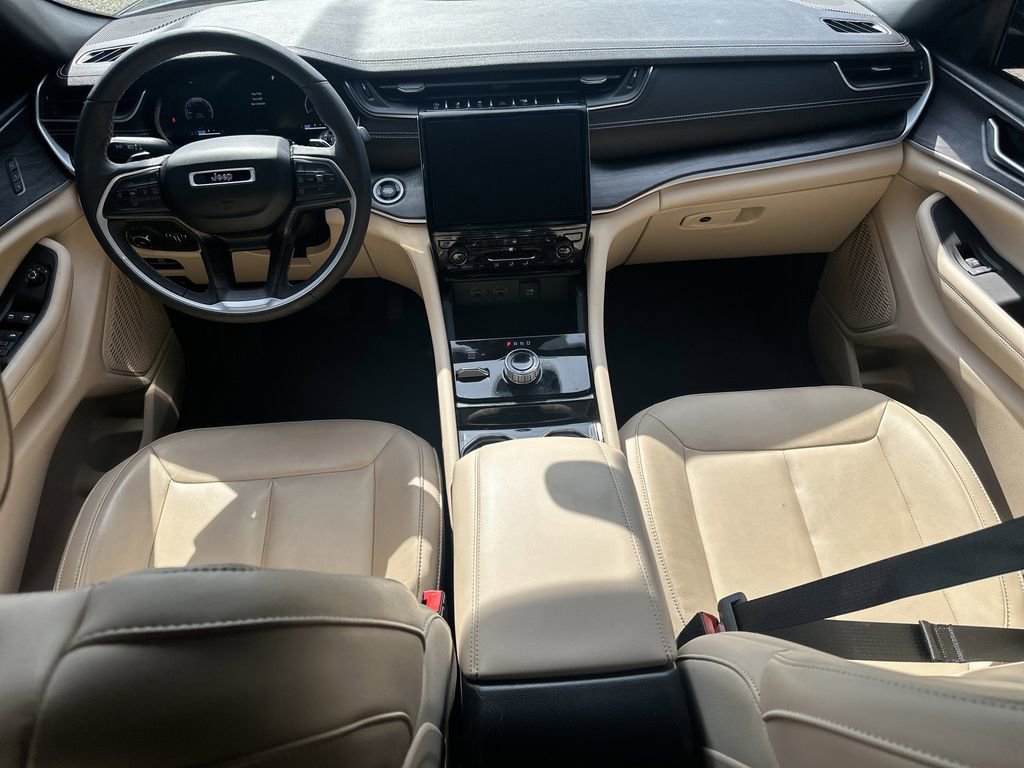 Used 2023 Jeep Grand Cherokee L Limited w/ Black Appearance Package image 24