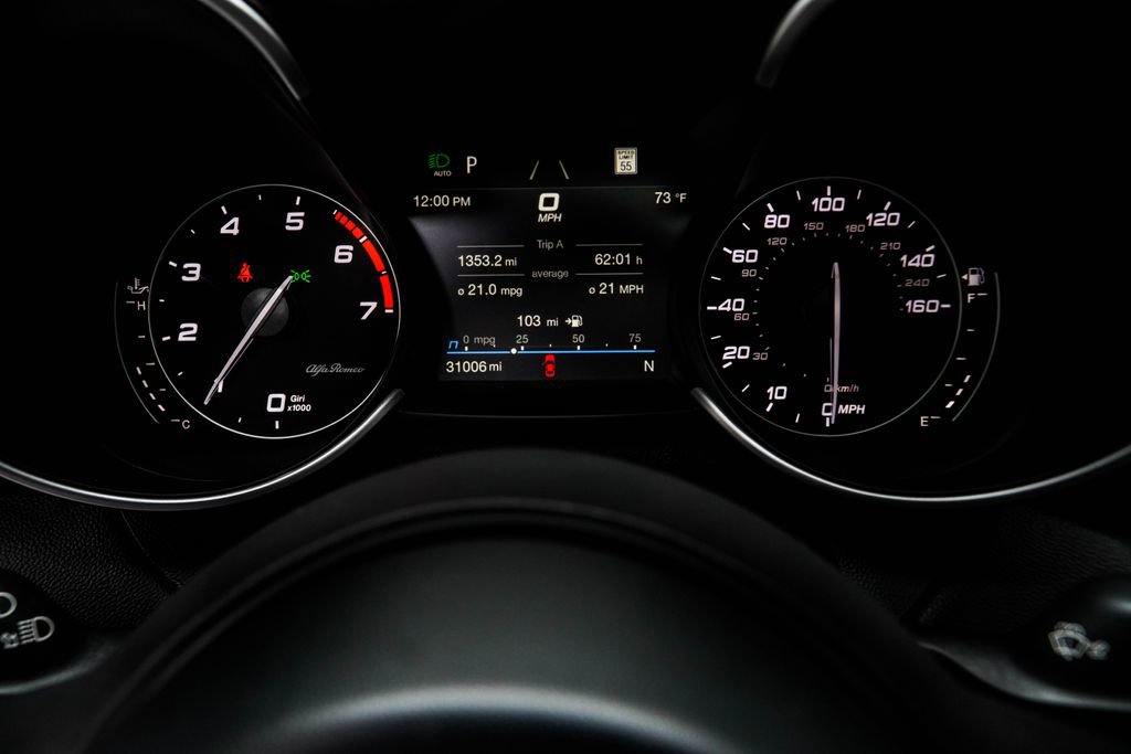 Used 2023 Alfa Romeo Giulia Veloce RWD image 35