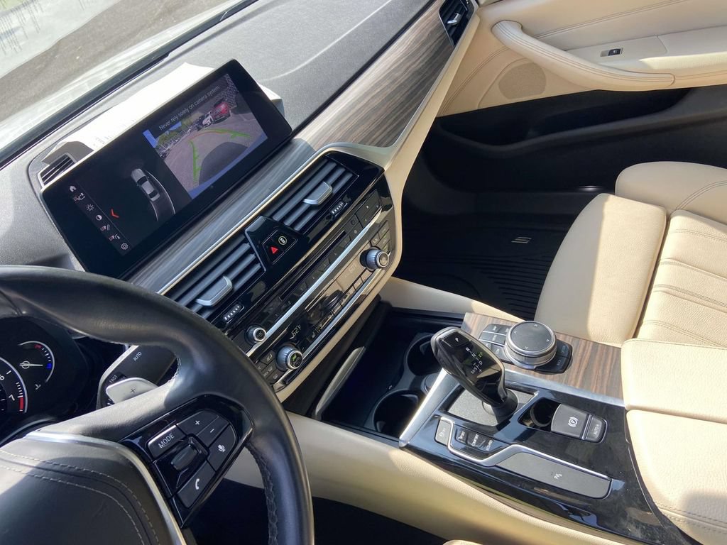 Used 2019 BMW 540i w/ Convenience Package RWD image 25