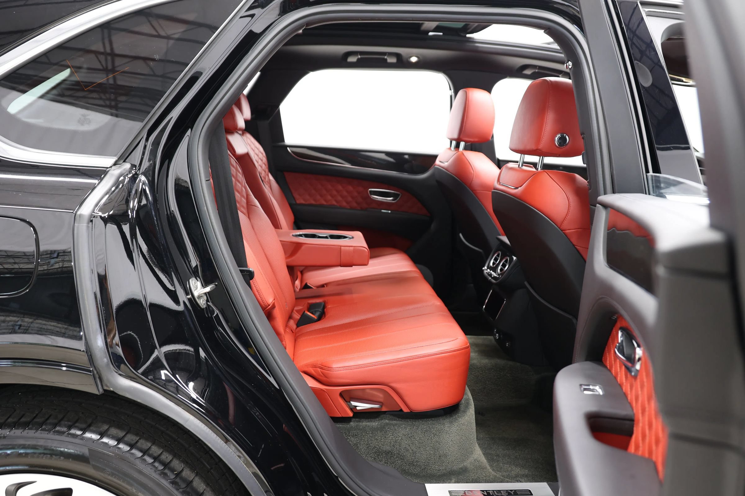 Used 2022 Bentley Bentayga AWD/4WD image 85