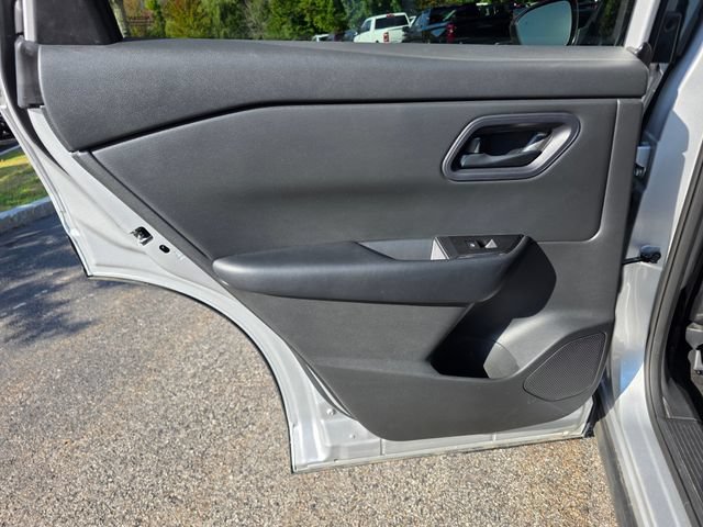 Used 2024 Nissan Rogue S AWD/4WD image 17