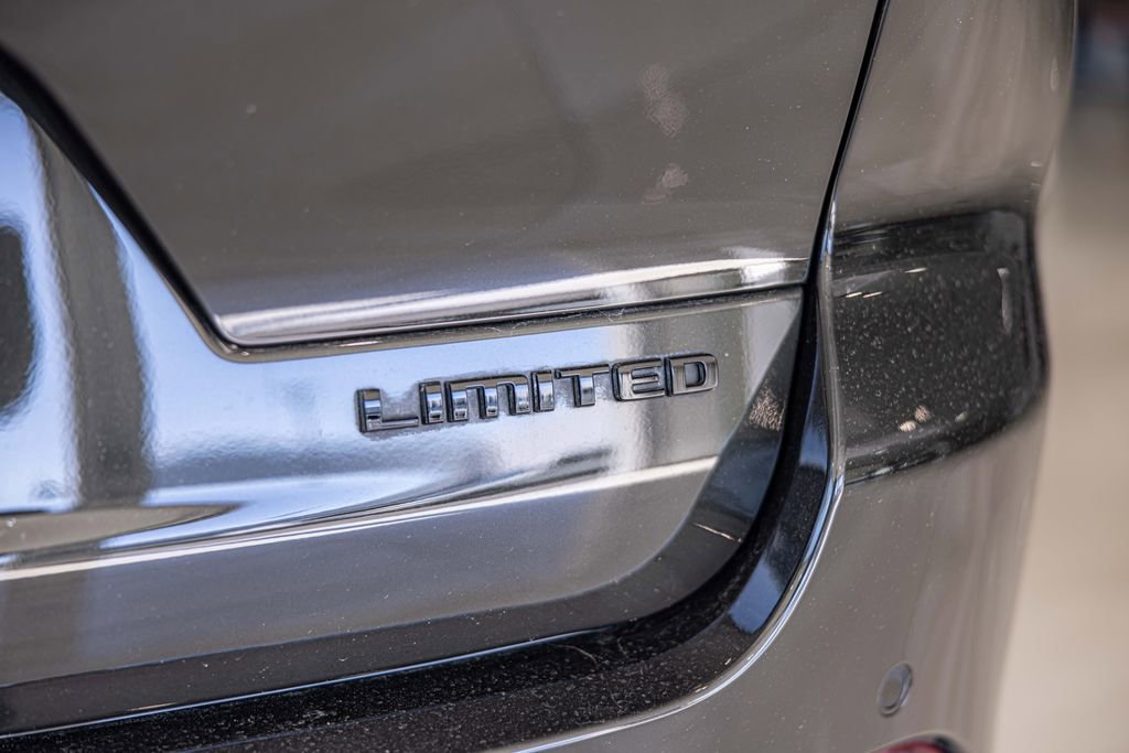 Used 2023 Jeep Grand Cherokee L Limited w/ Black Appearance Package image 17