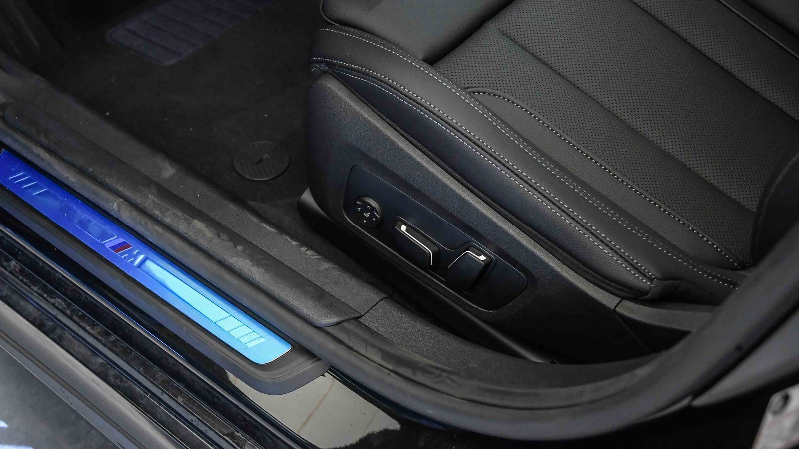 New 2026 BMW 330i Sedan w/ M Sport Package image 25