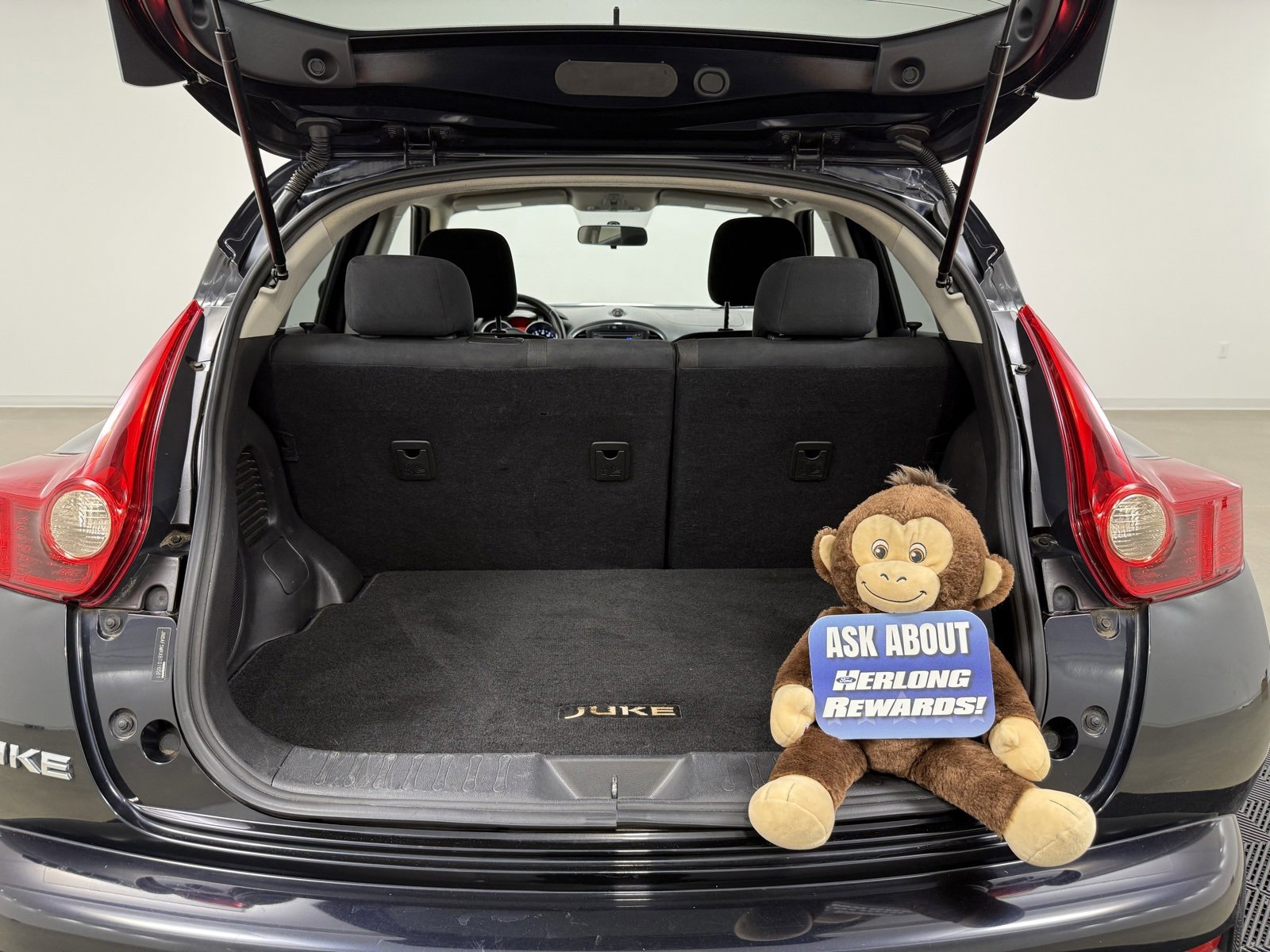 Used 2011 Nissan Juke SV w/ Interior Illumination Pkg image 8