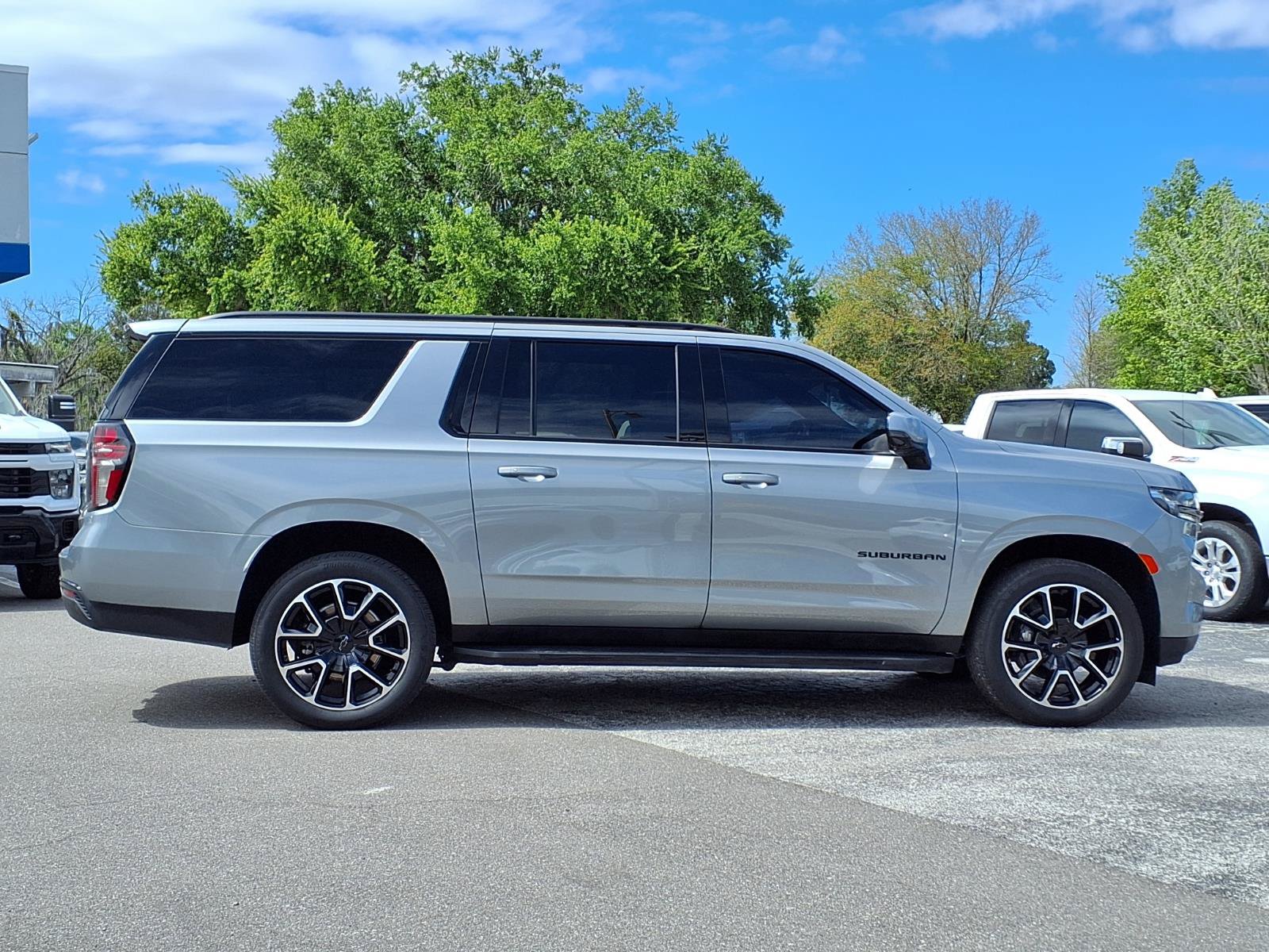 Certified 2024 Chevrolet Suburban RST w/ Luxury Package AWD/4WD image 3