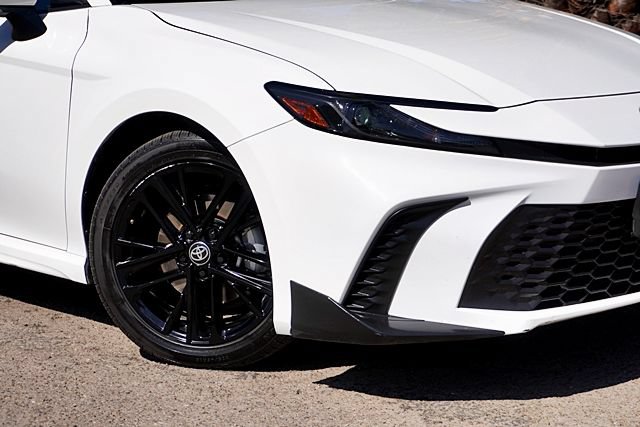 Used 2025 Toyota Camry SE FWD image 4