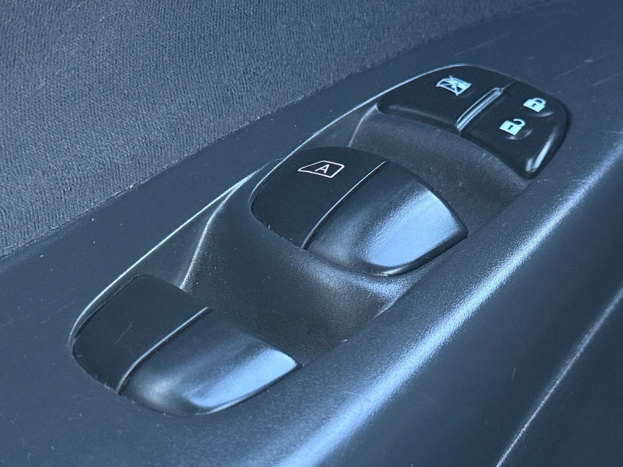 Used 2014 Nissan Sentra SR w/ SR Driver Package FWD image 23