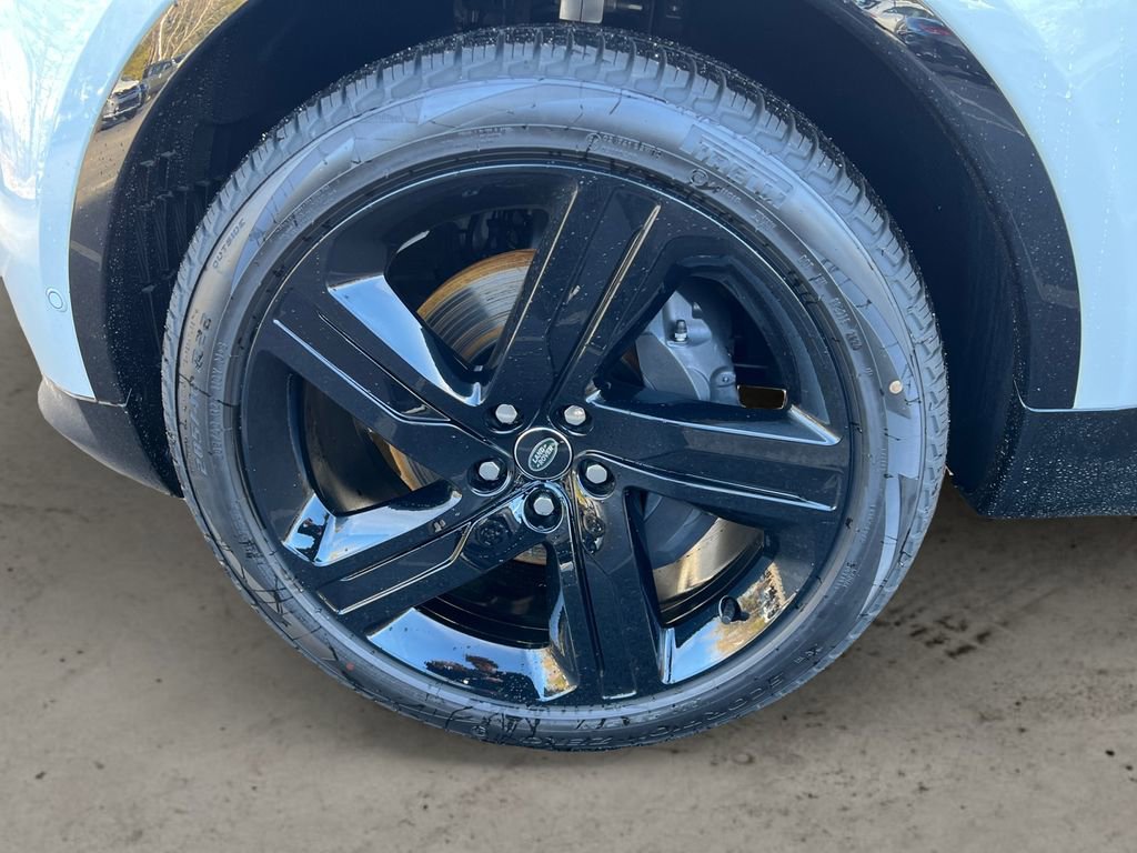 New 2025 Land Rover Discovery Dynamic SE image 9