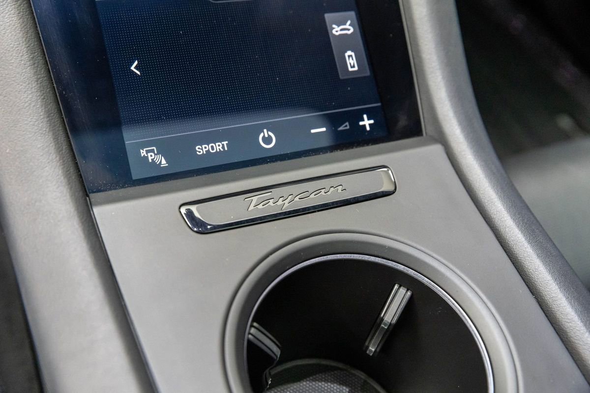 Used 2020 Porsche Taycan 4S image 31