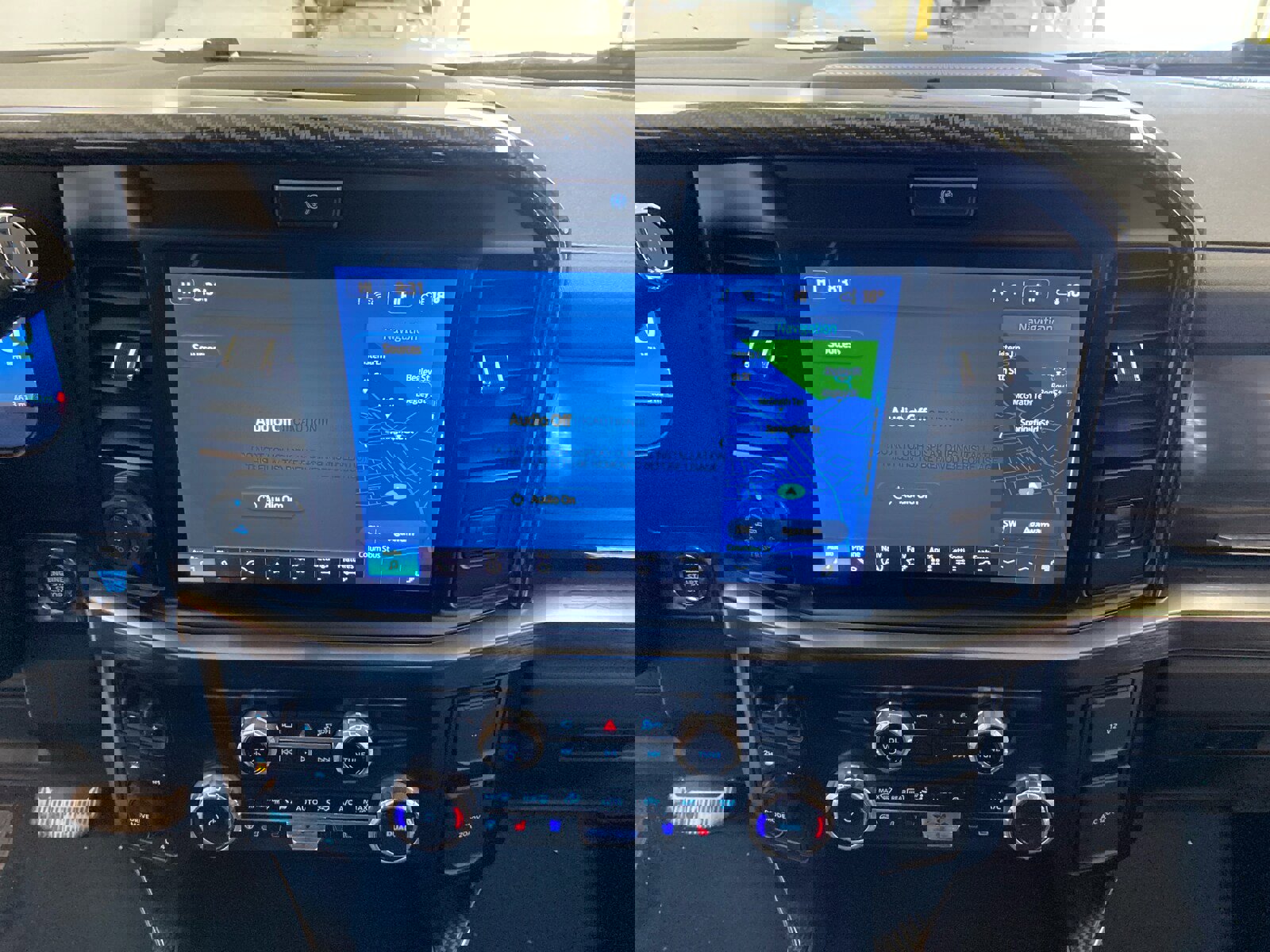 New 2026 Ford F250 Lariat w/ Black Appearance Package image 28