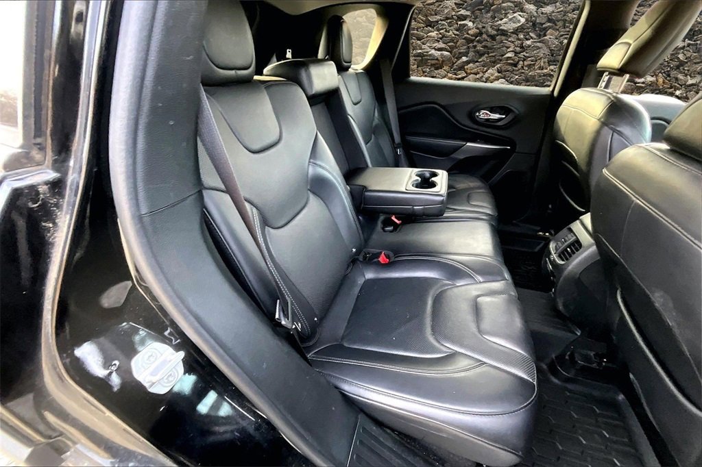 Used 2019 Jeep Cherokee Limited image 25