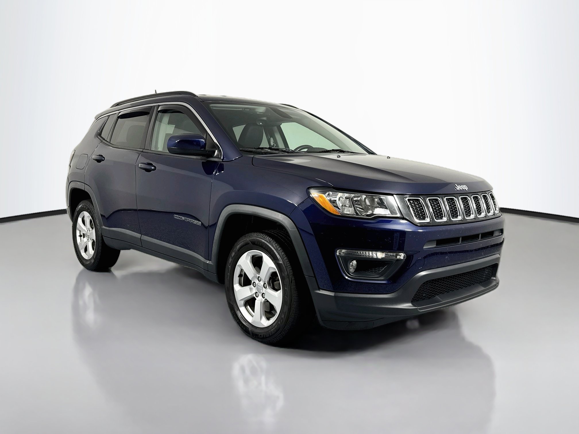 Used 2018 Jeep Compass Latitude w/ Popular Equipment Group AWD/4WD image 3