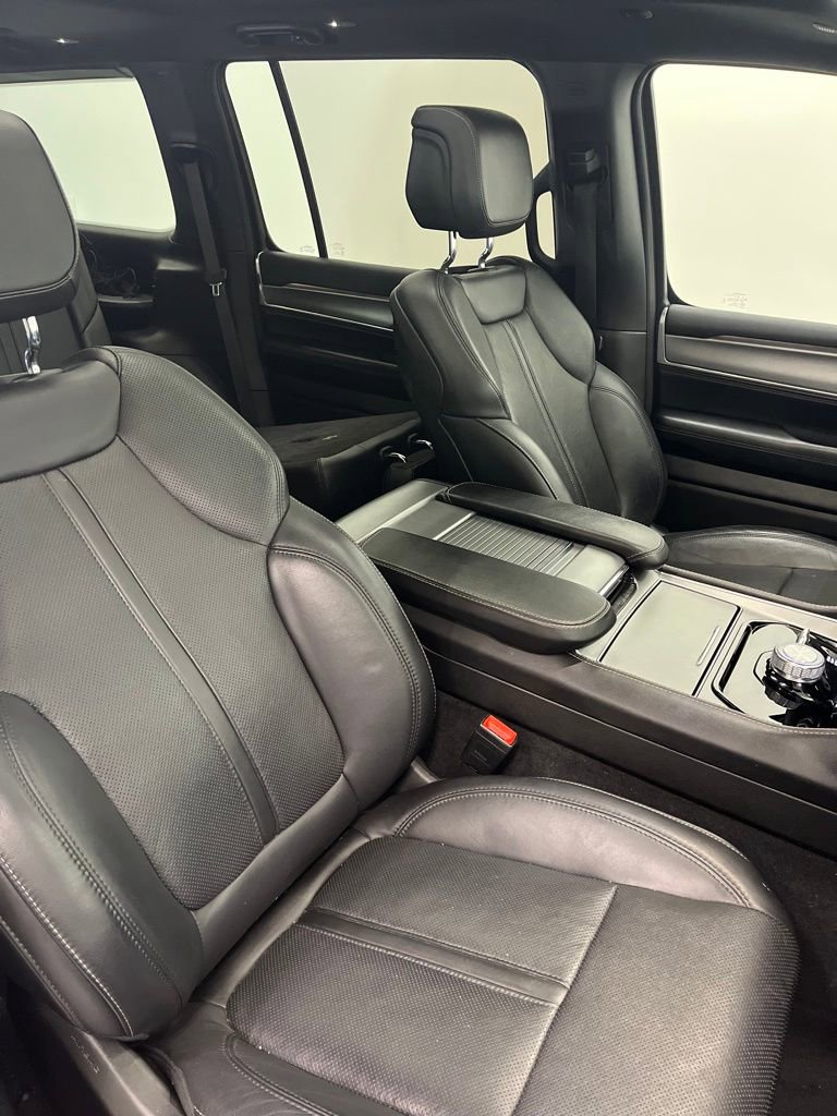 Used 2023 Jeep Wagoneer Series II AWD/4WD image 16