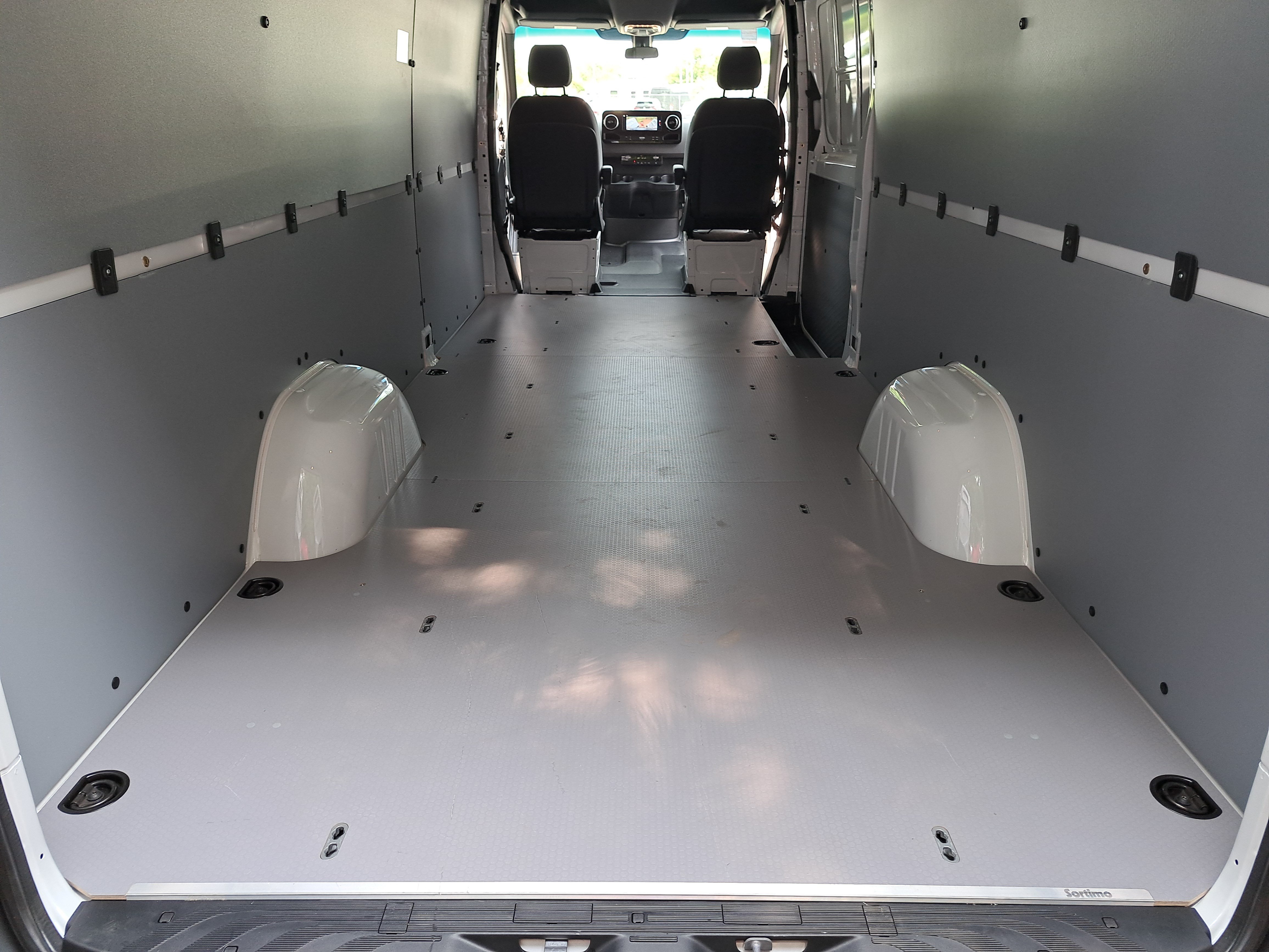 Used 2024 Mercedes-Benz eSprinter 170 Cargo image 15