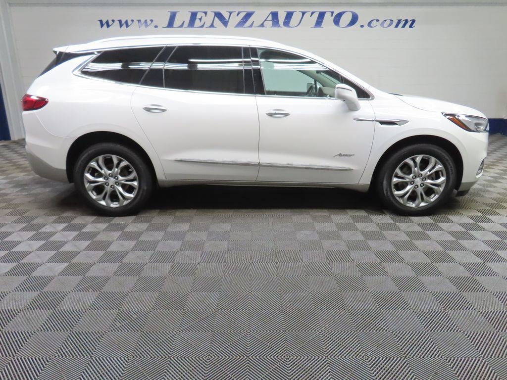 Used 2018 Buick Enclave Avenir w/ Avenir Technology Package AWD/4WD image 2
