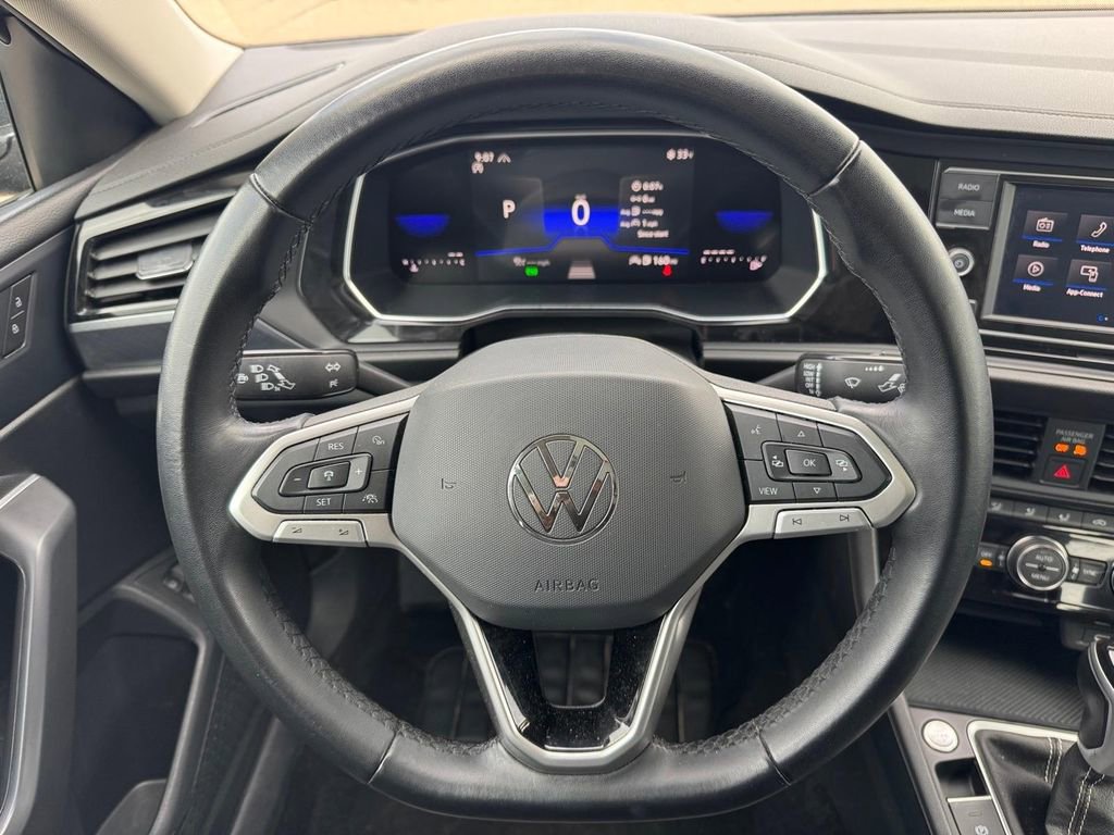 Used 2024 Volkswagen Jetta SE image 12
